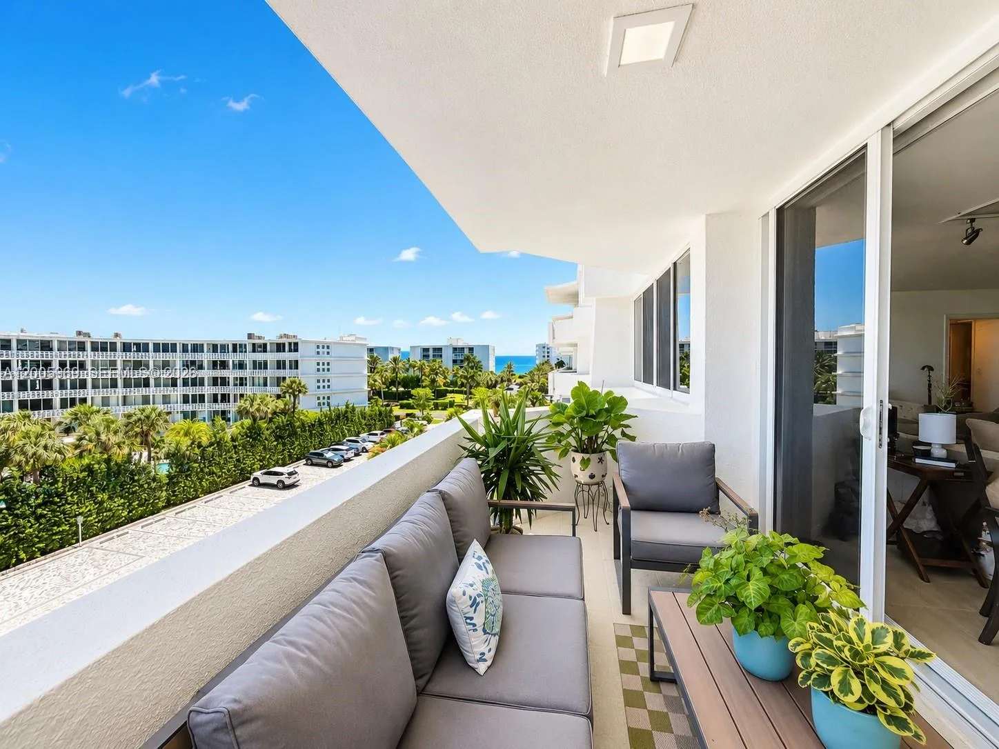 Carlyle House Condo