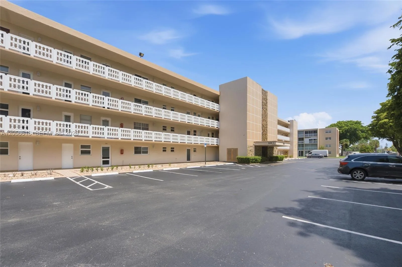 Meadowbrook Lakes Condo