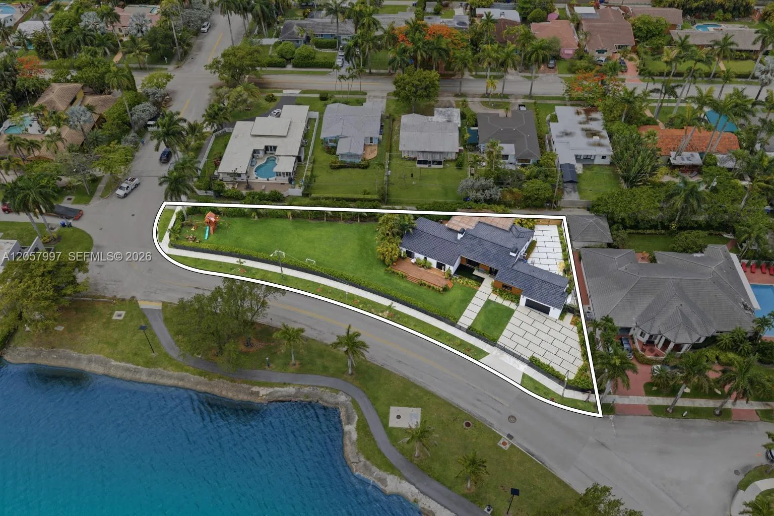 Hollywood Lakes Section