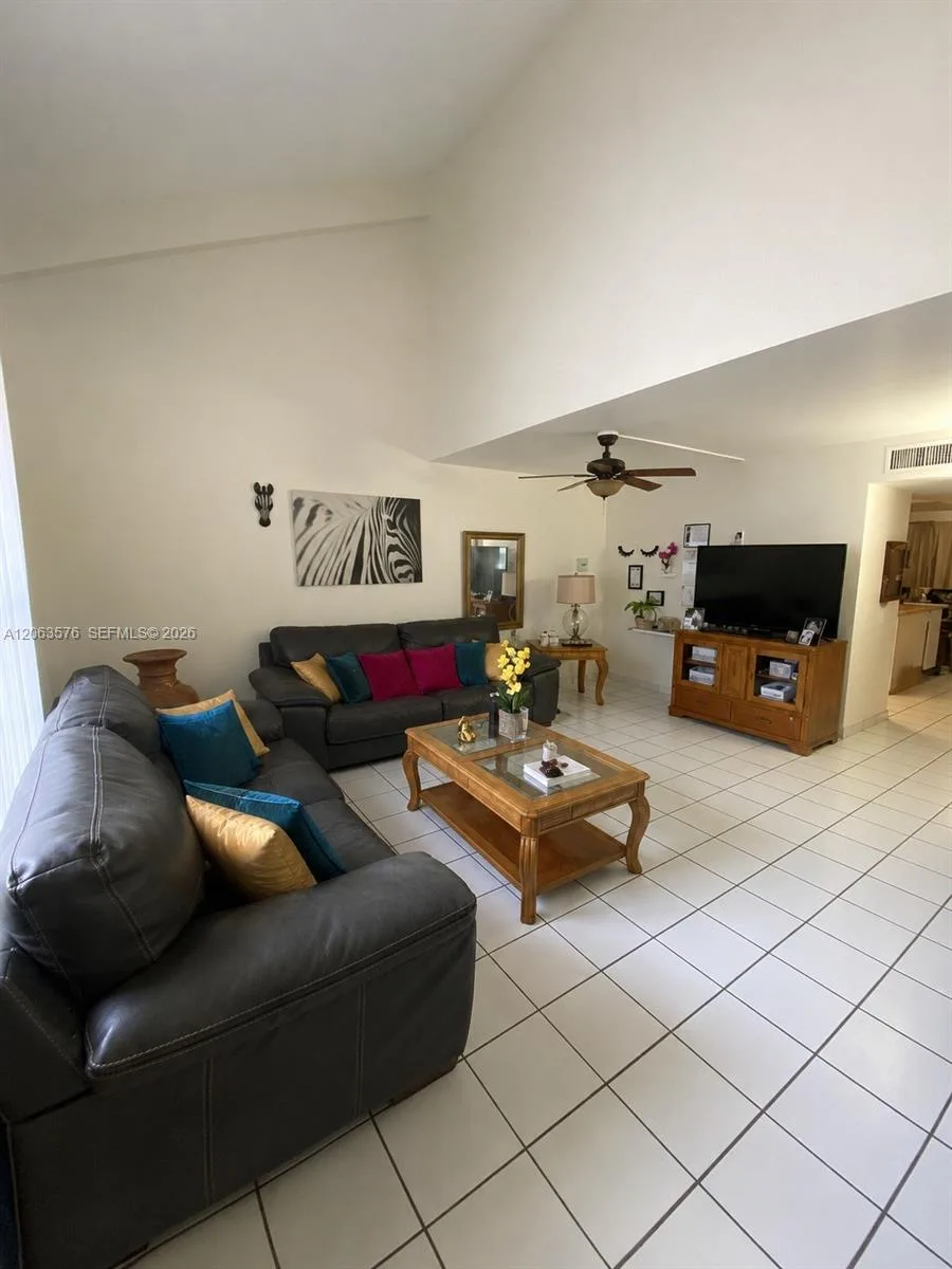 Village Townhouses Jacara