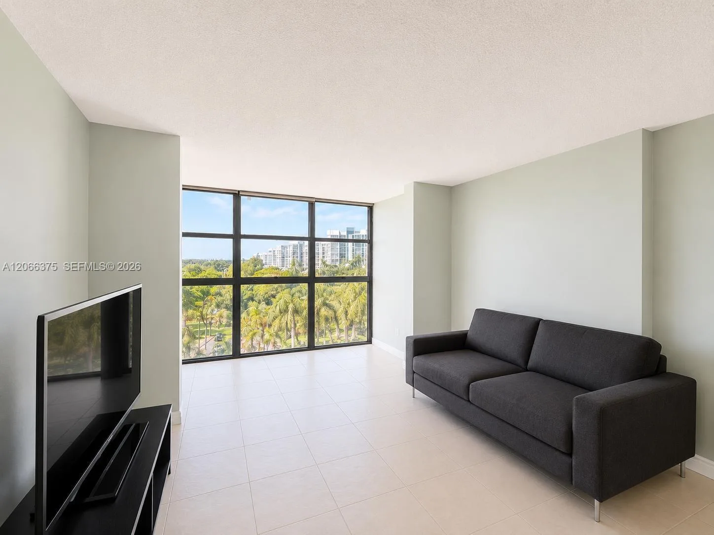 200 Leslie Condo