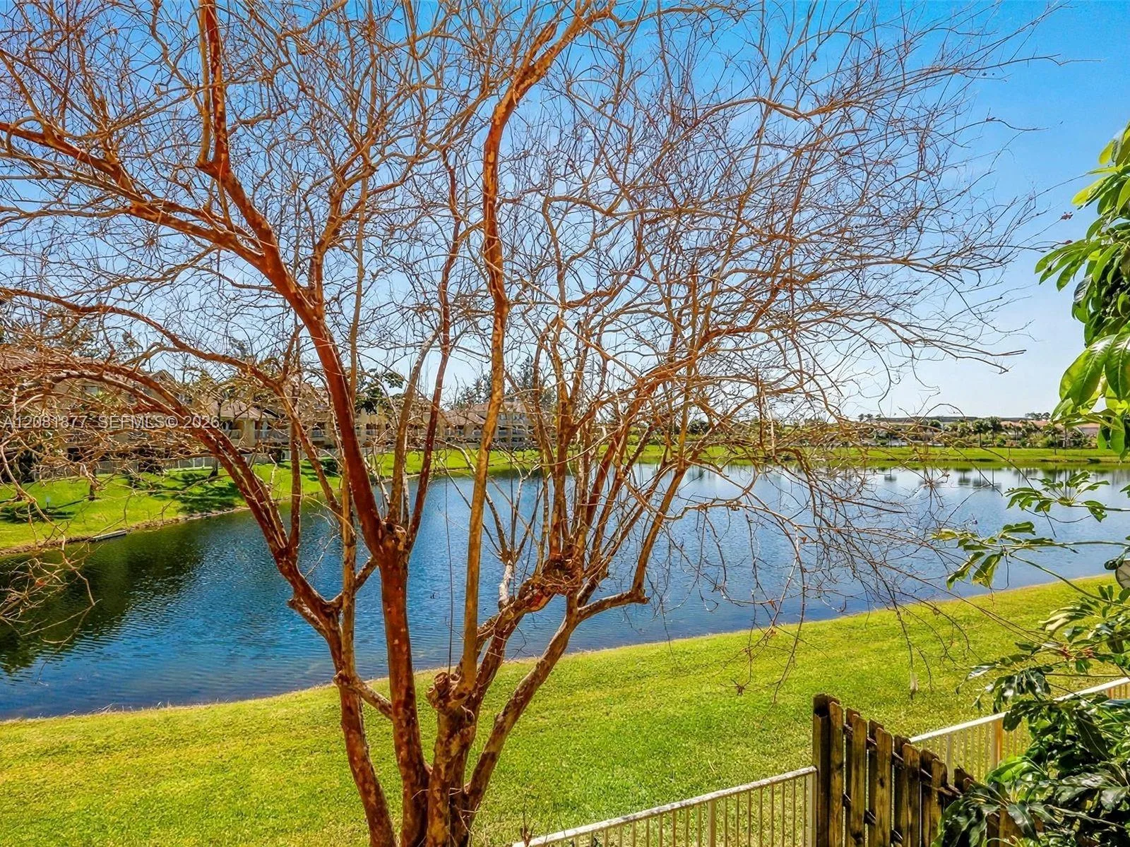 Villas At Lakeview Condo