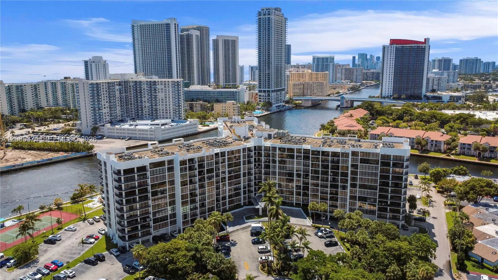 200 Leslie Condo