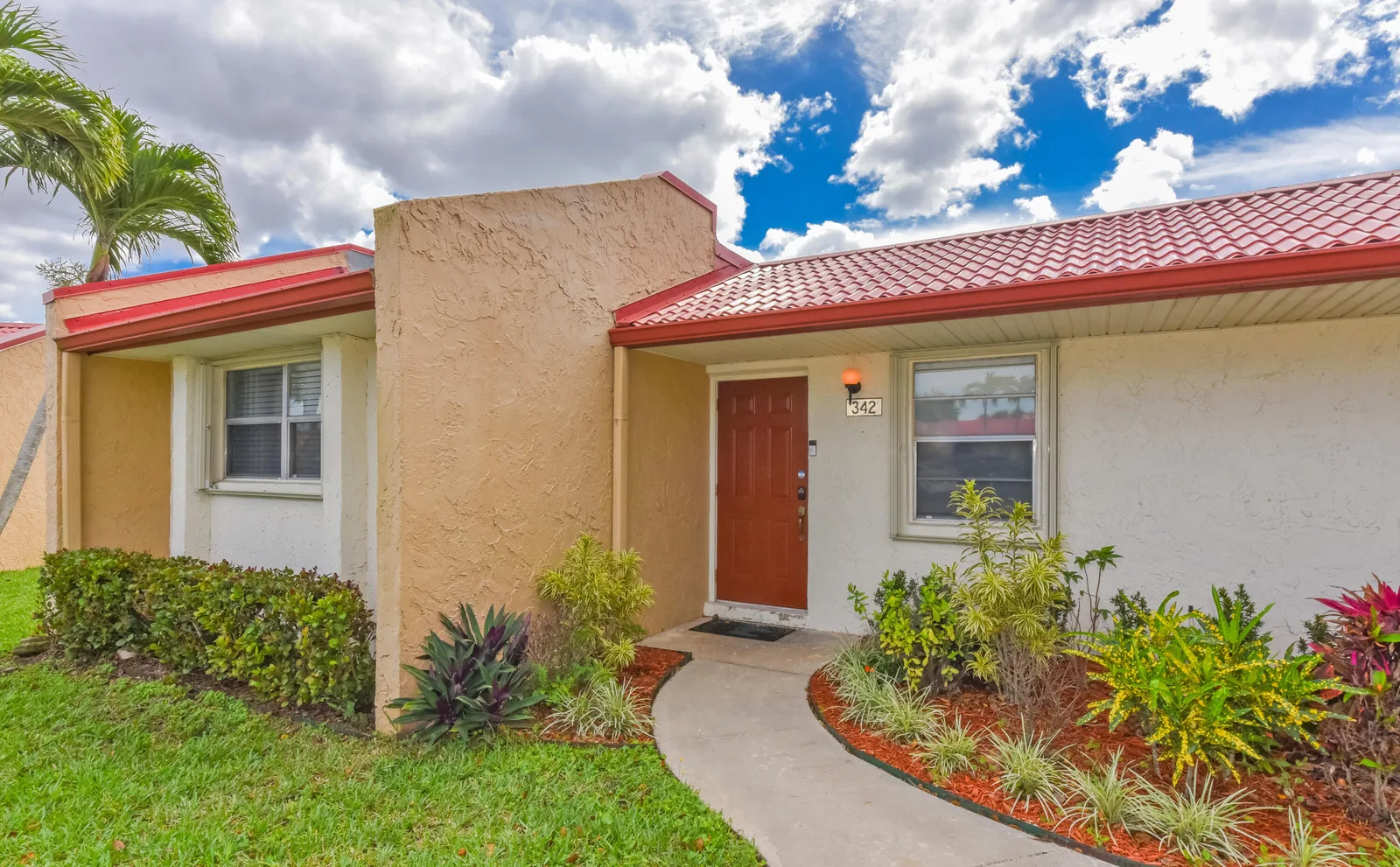 Golden Lakes Village Condo 1 Thru 13-a