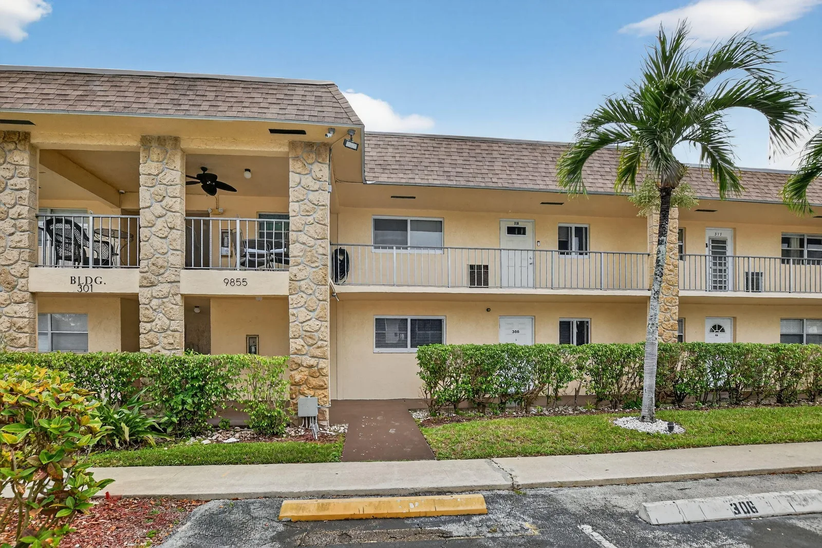 Sandalfoot Blvd Apts Condo