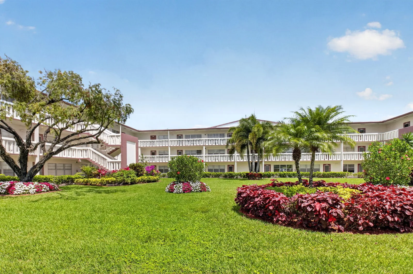 Fanshaw At Century Village Condo