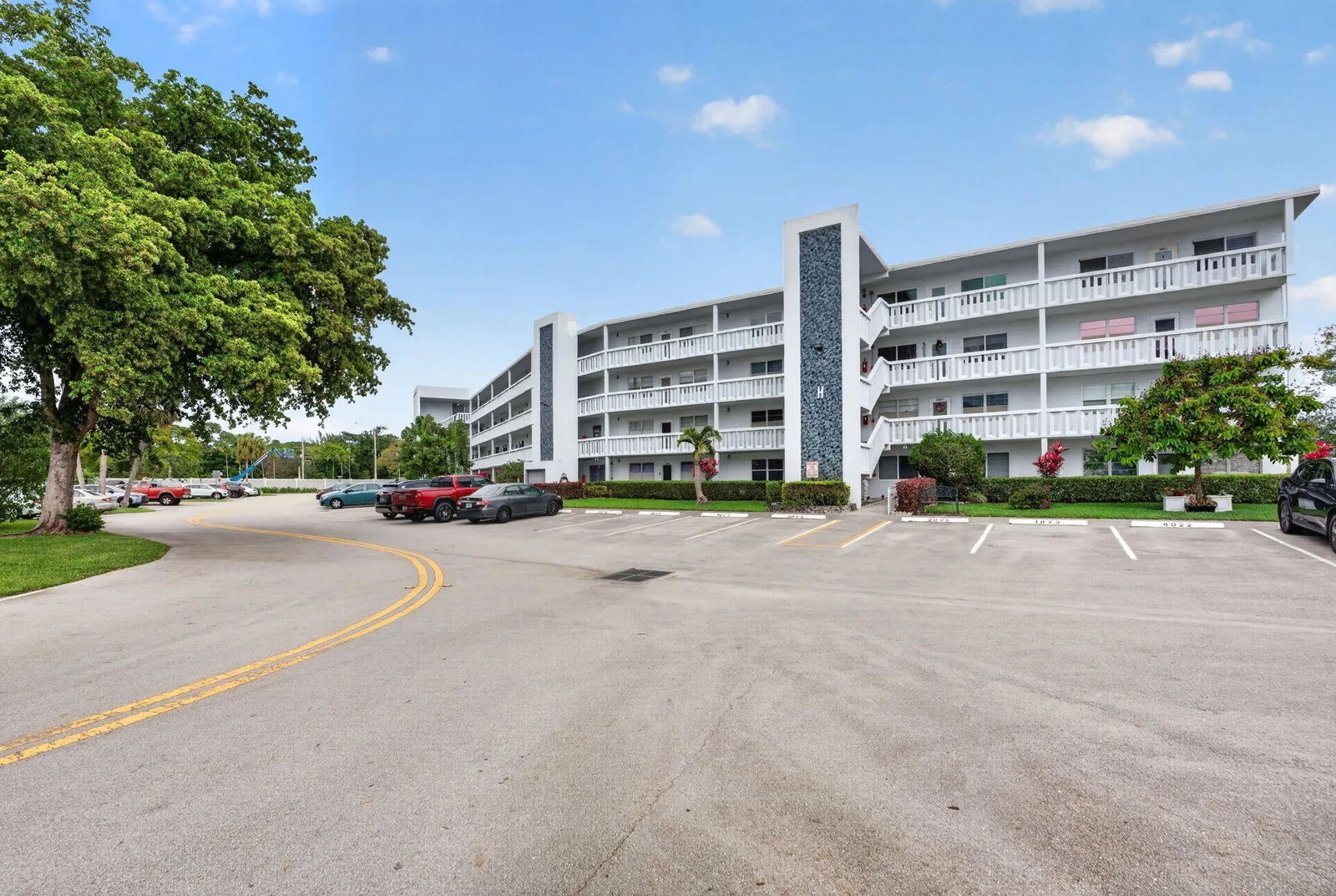Ventnor H Condo