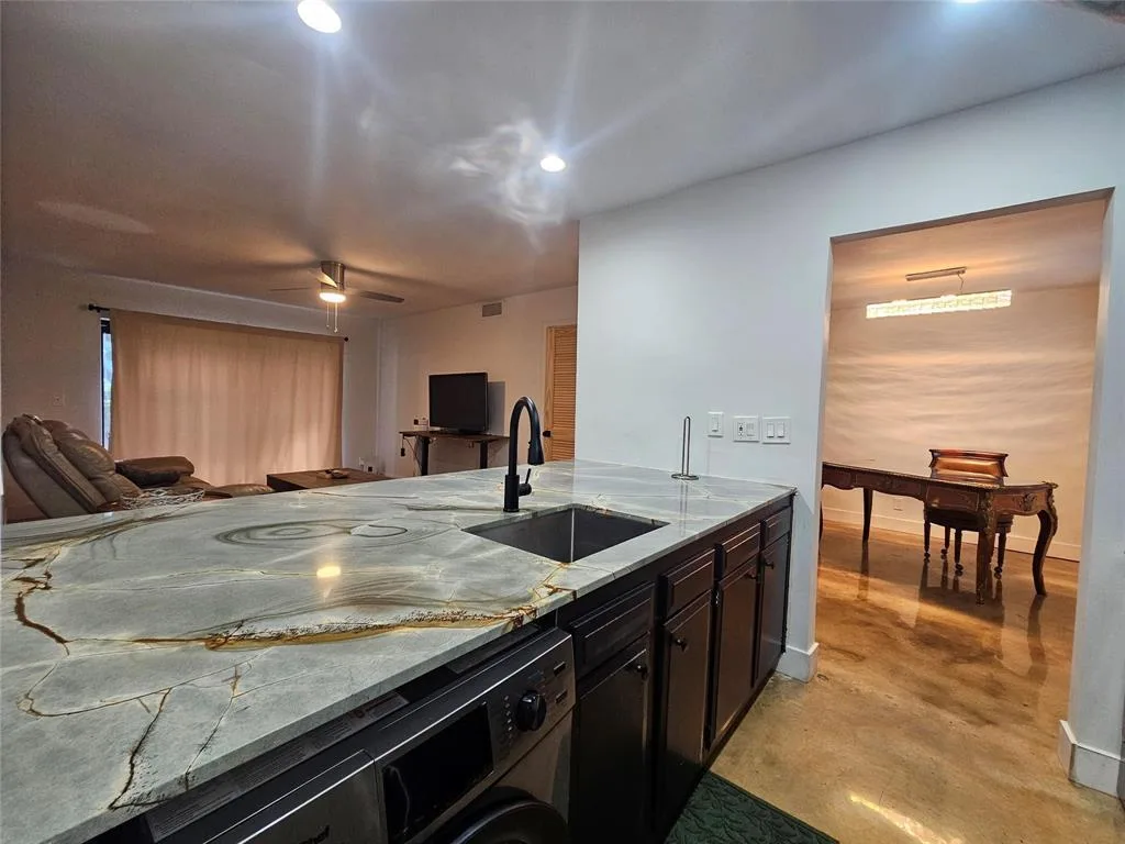 Centre Hill Courts Condo