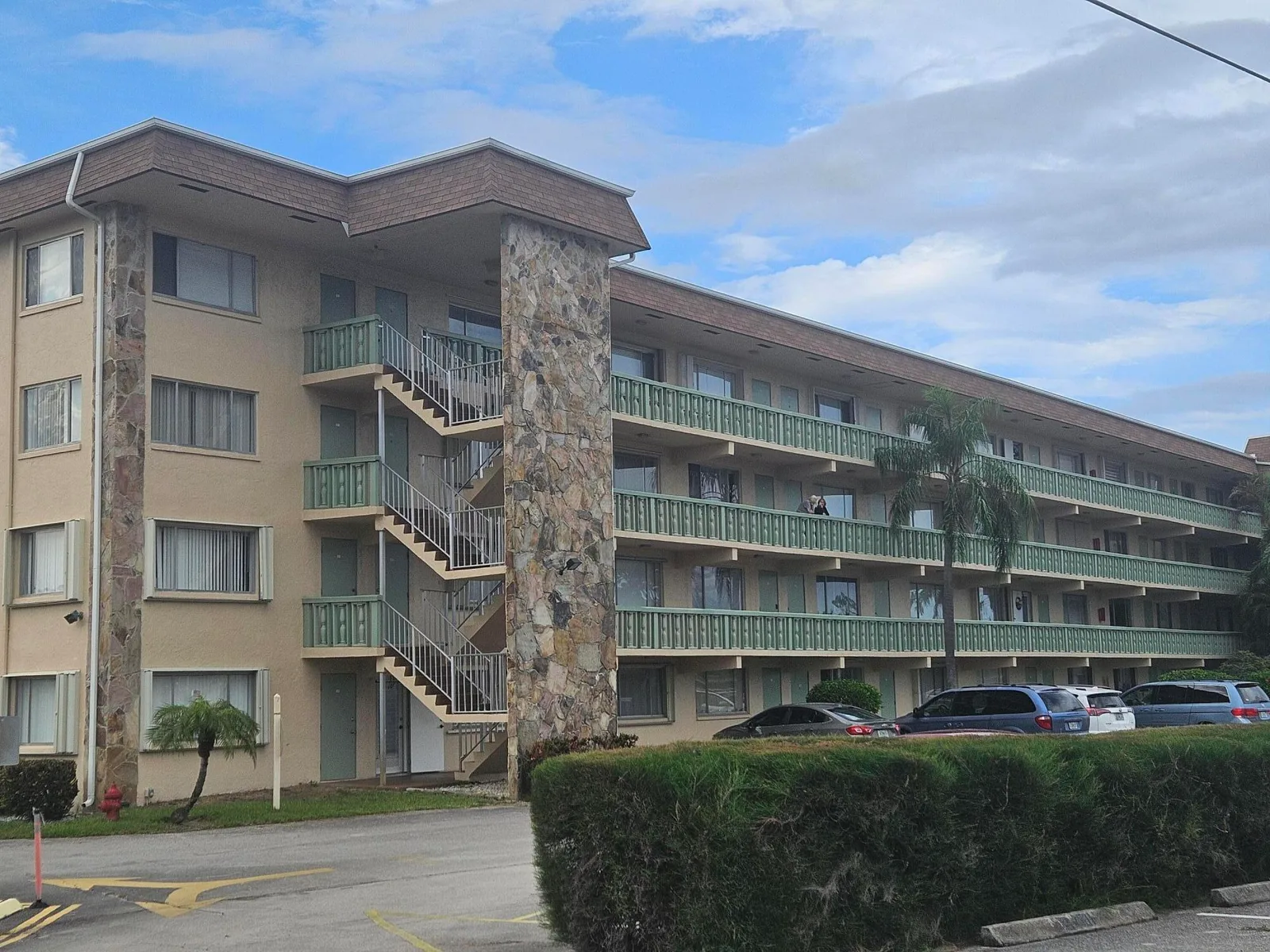 Village Green Sussex Condo