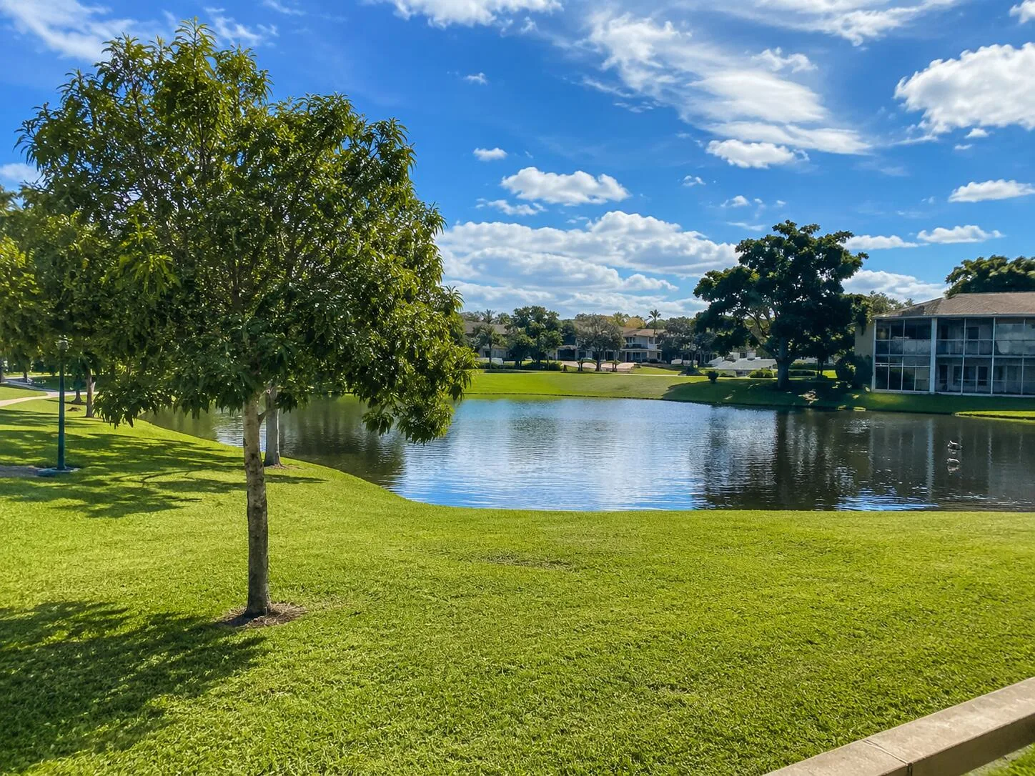 Lago Del Rey Condo