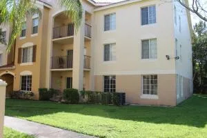 Emerald Isle At Laguna Lakes Condo