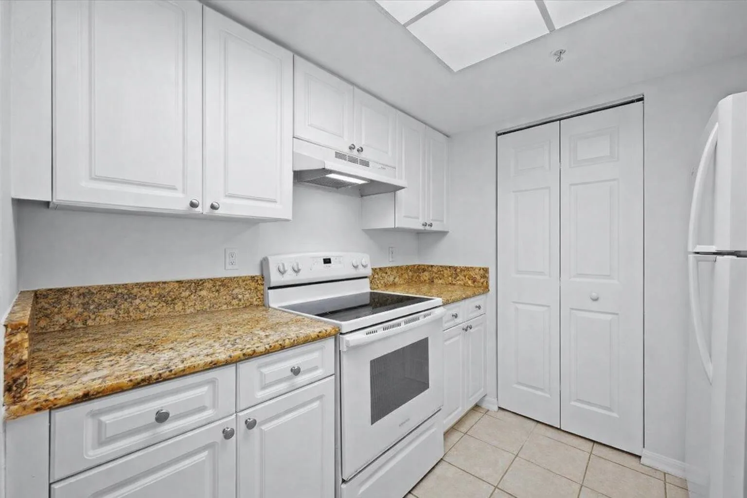 Grand View At Crestwood Condo