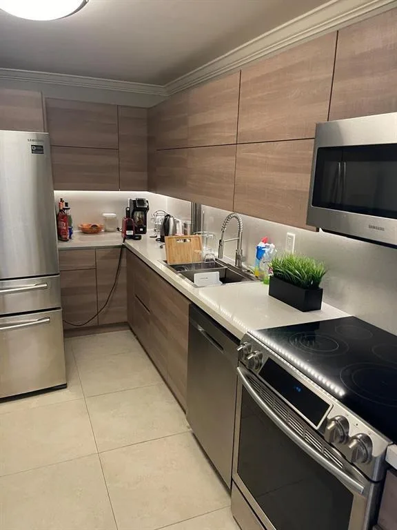 Residences On Hollywood Beach