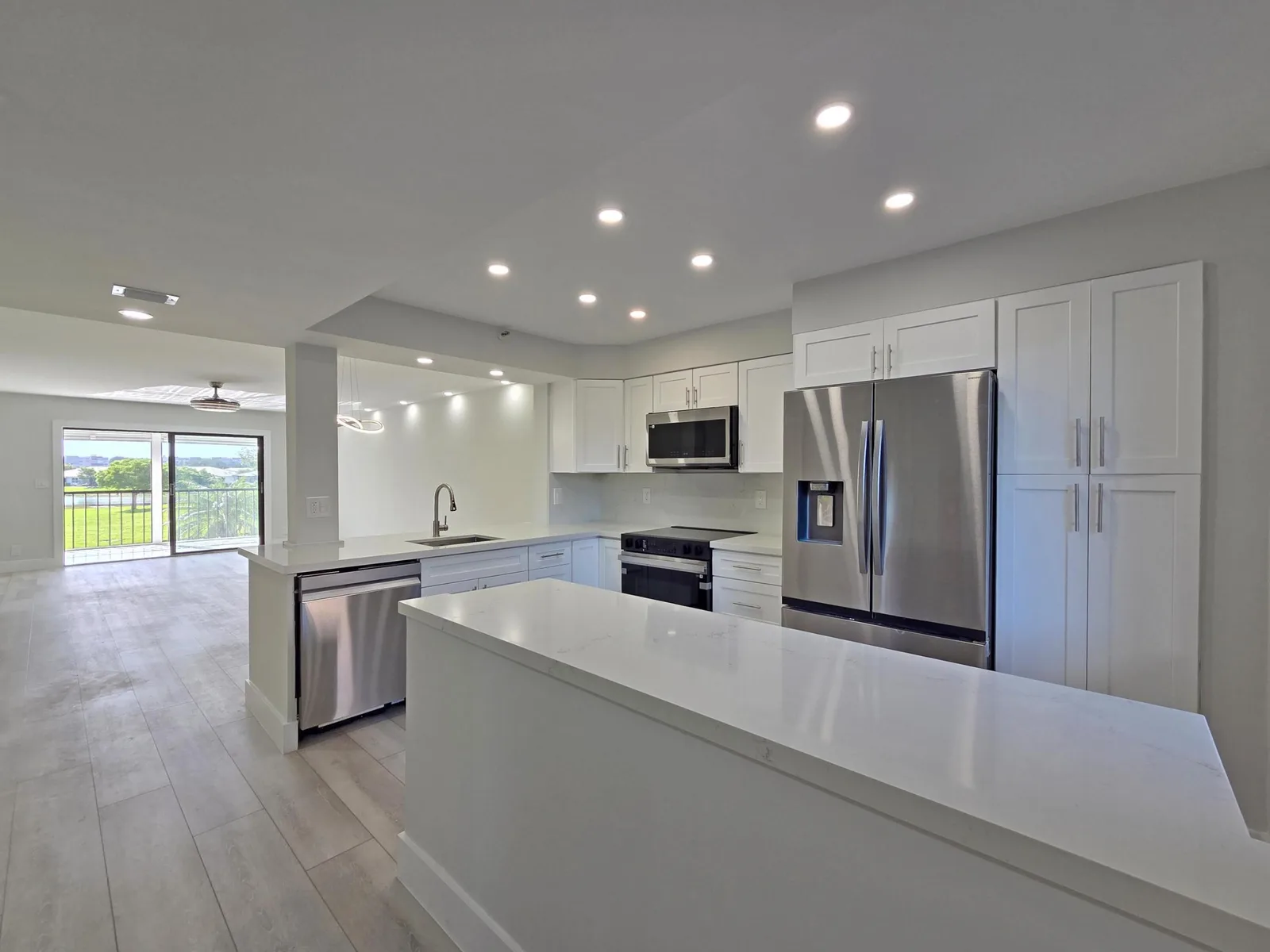 Huntington Lakes Sec Three Condos