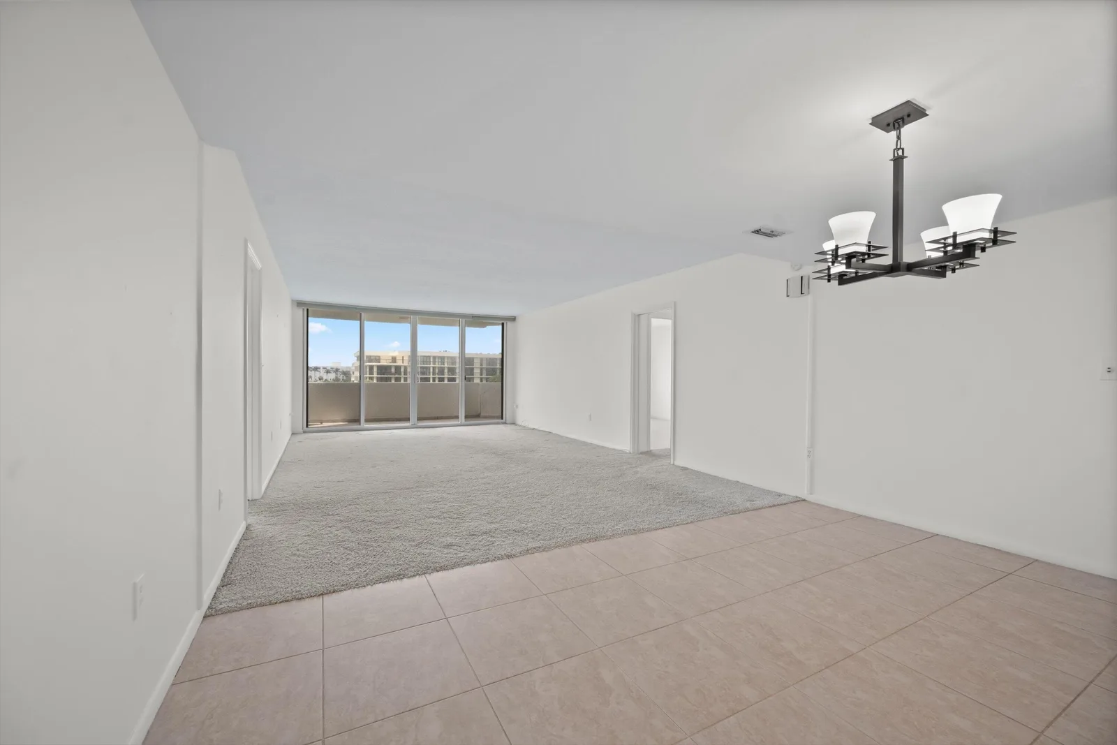 Carlyle House Condo