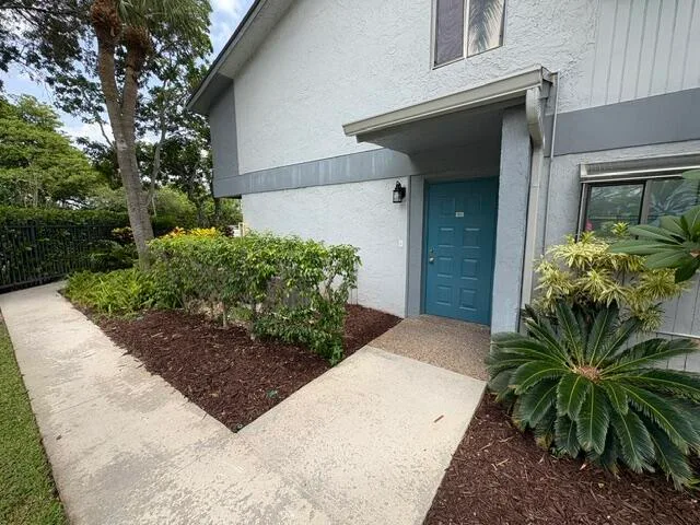 Lakes Of Oakland Forest Condo