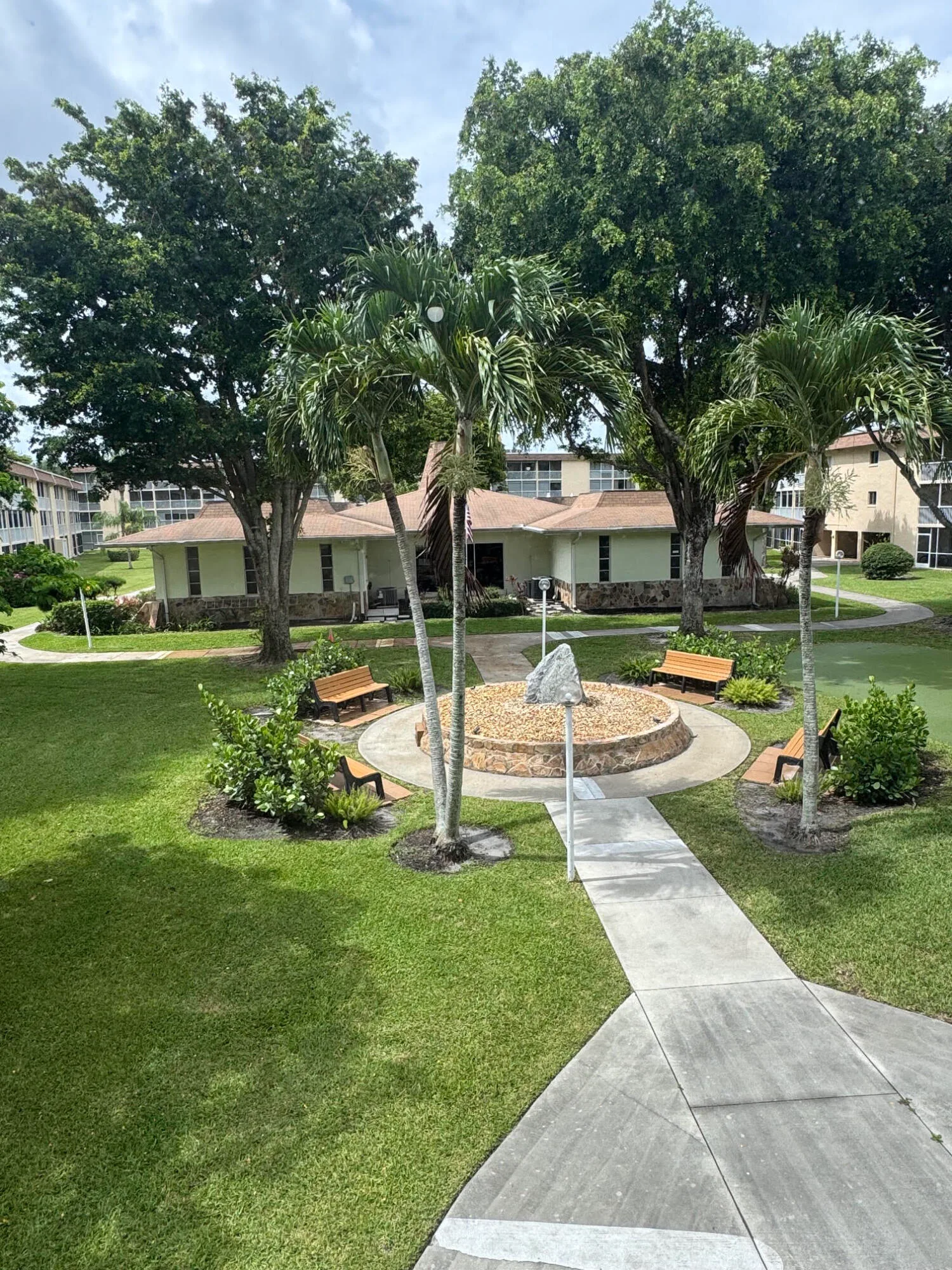 Village Green Hampton Condo