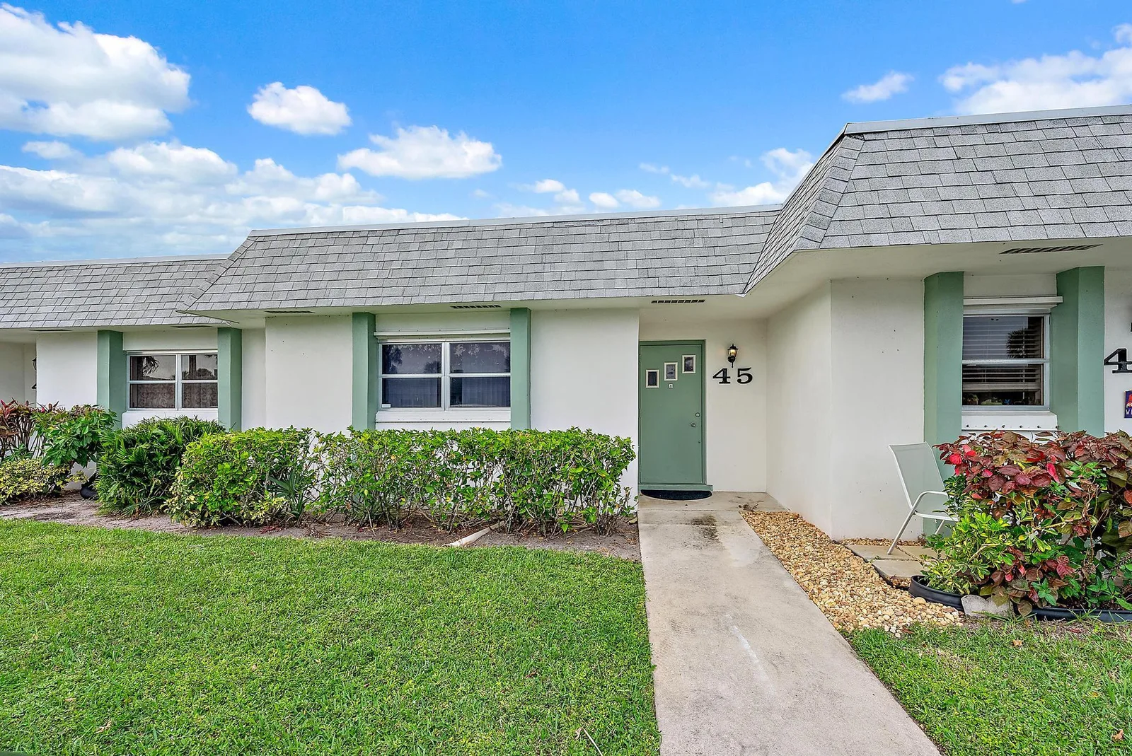 Cresthaven Townhomes Sec 5 Condo
