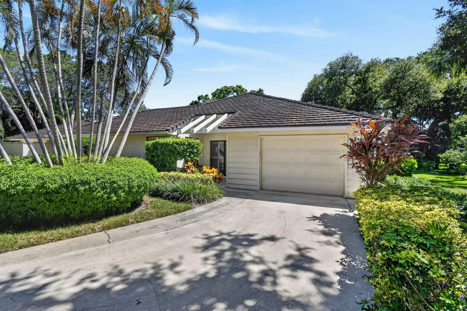 Twelve Oaks Condo