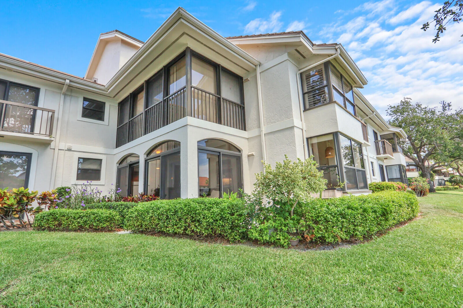 West Bay At Jonathans Landing Condo