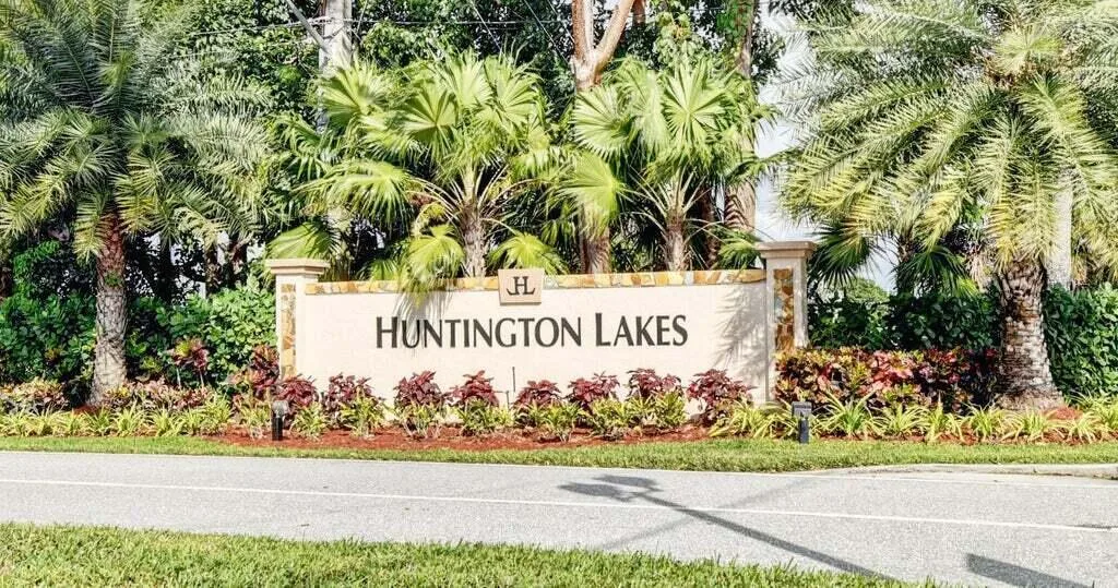 Huntington Lakes Sec Five Condos
