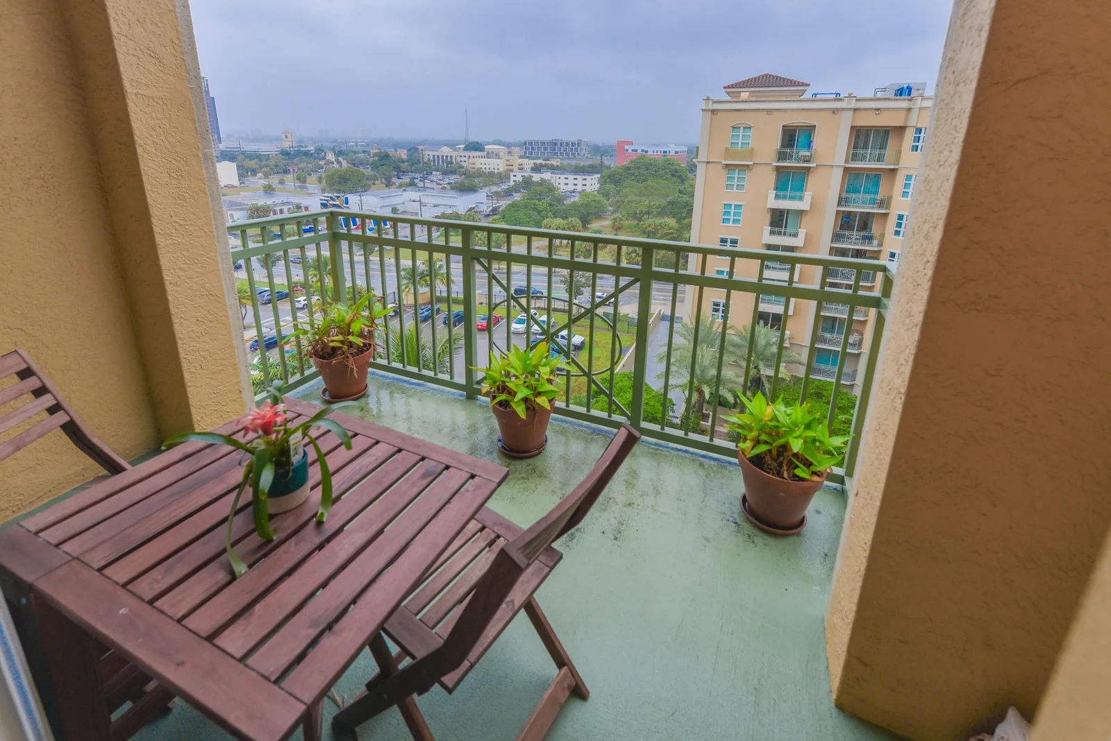 Metropolitan Condo