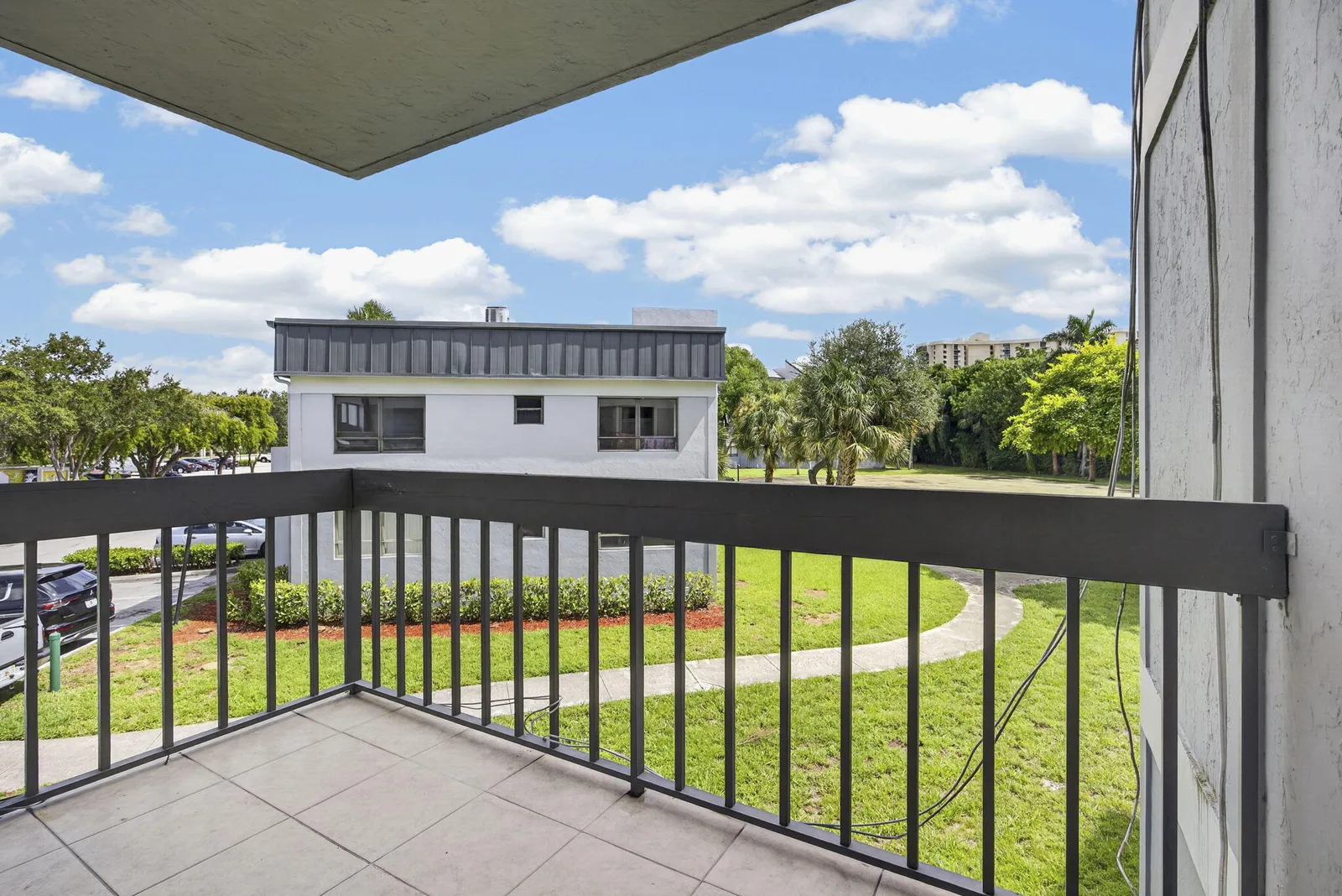 Presidential Golfview Condo
