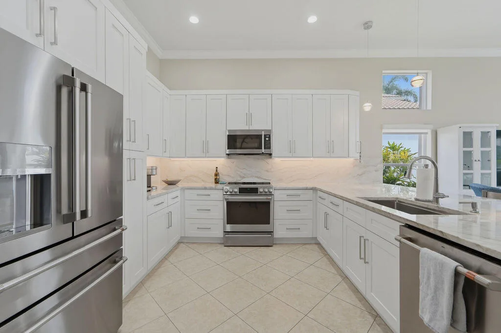 Valencia Shores