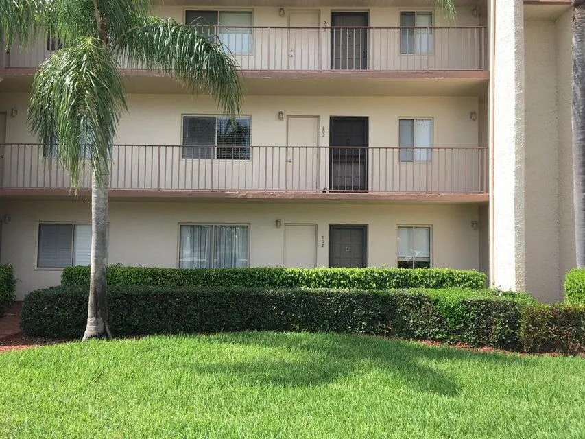 Fountains Of Palm Beach Condo