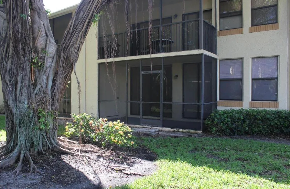 Villas At Meadow Lakes Condo