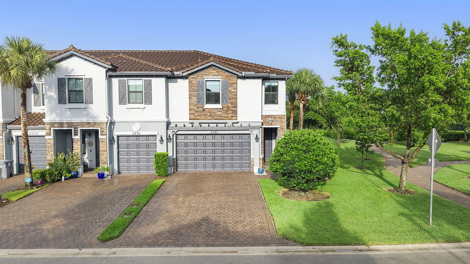Flavor Pict Townhomes Pud