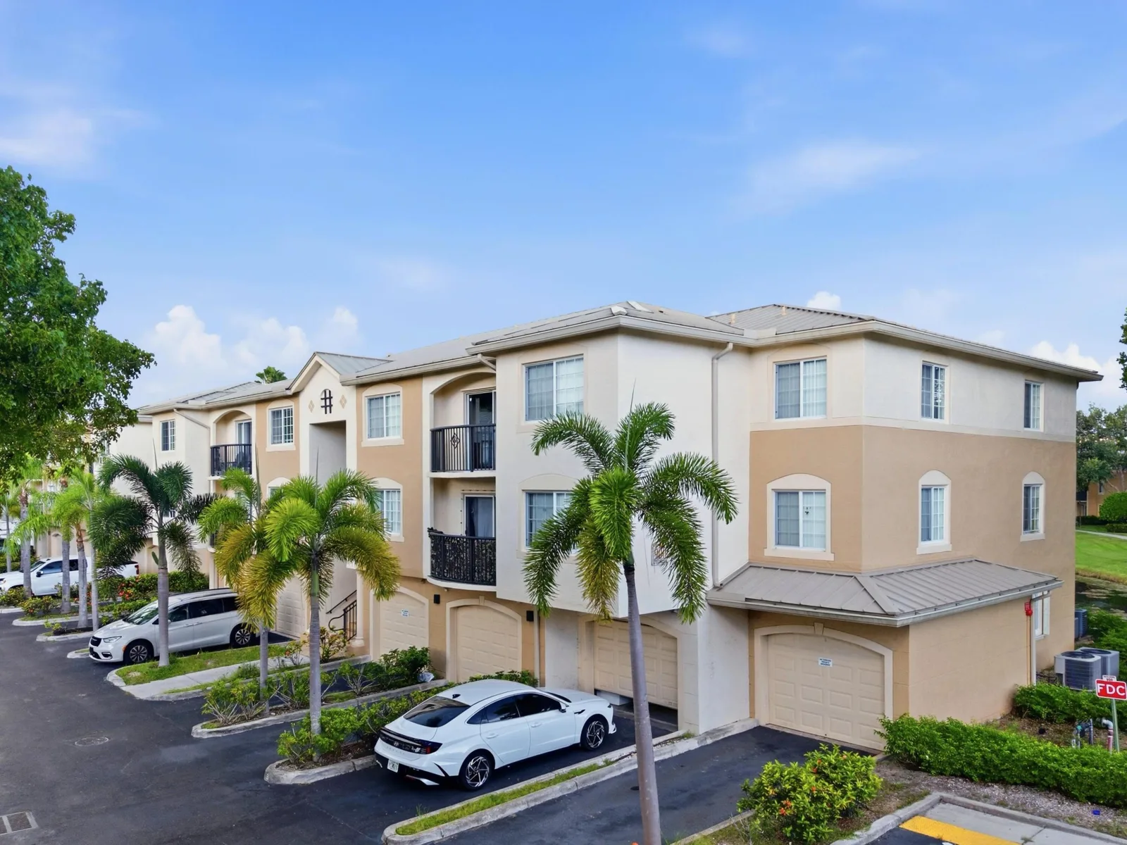 Grand View At Crestwood Condo