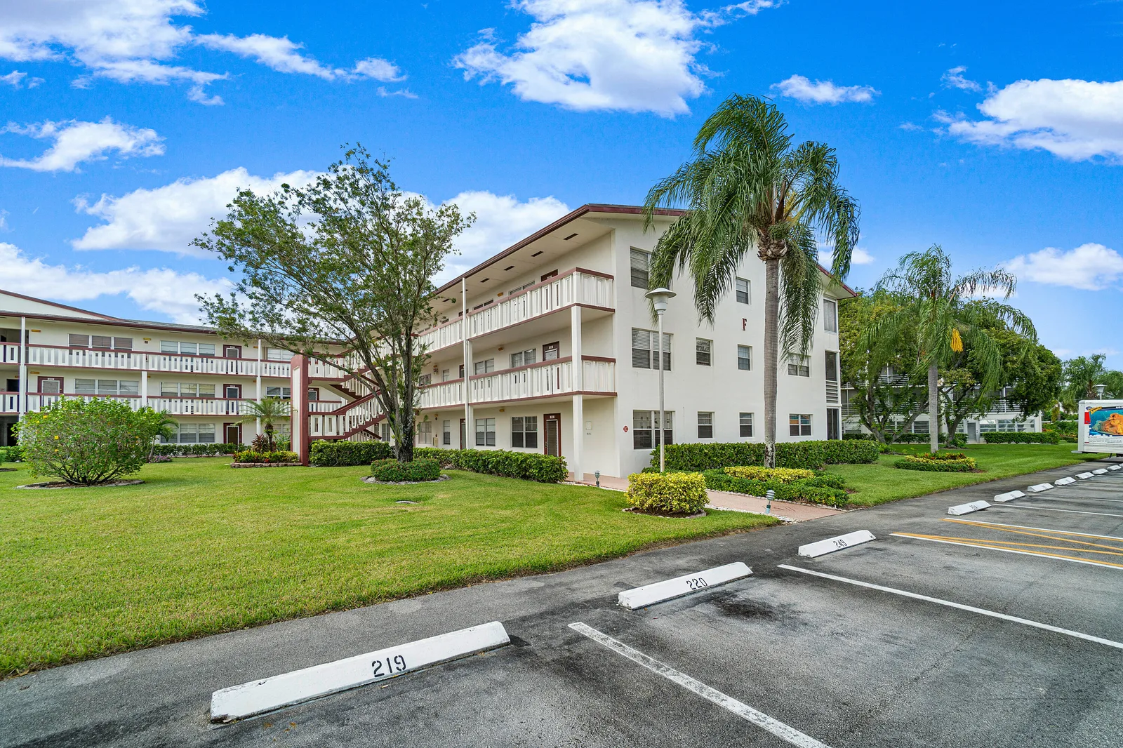 Fanshaw At Century Village Condo