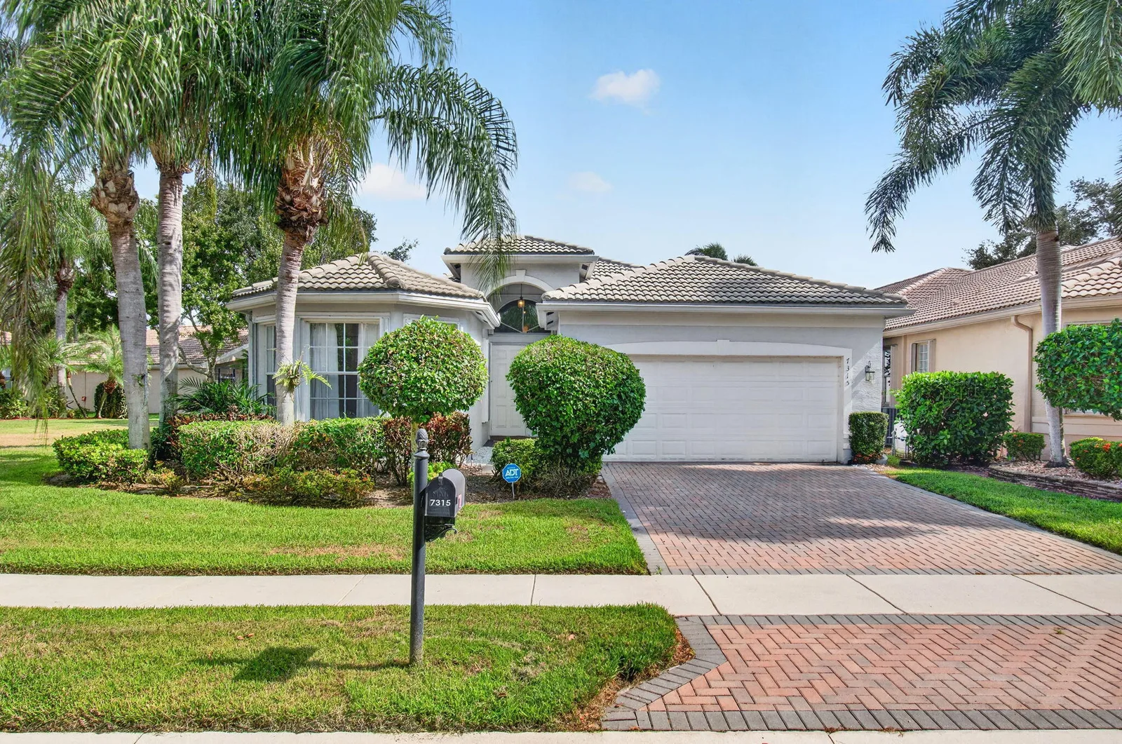 Valencia Pointe