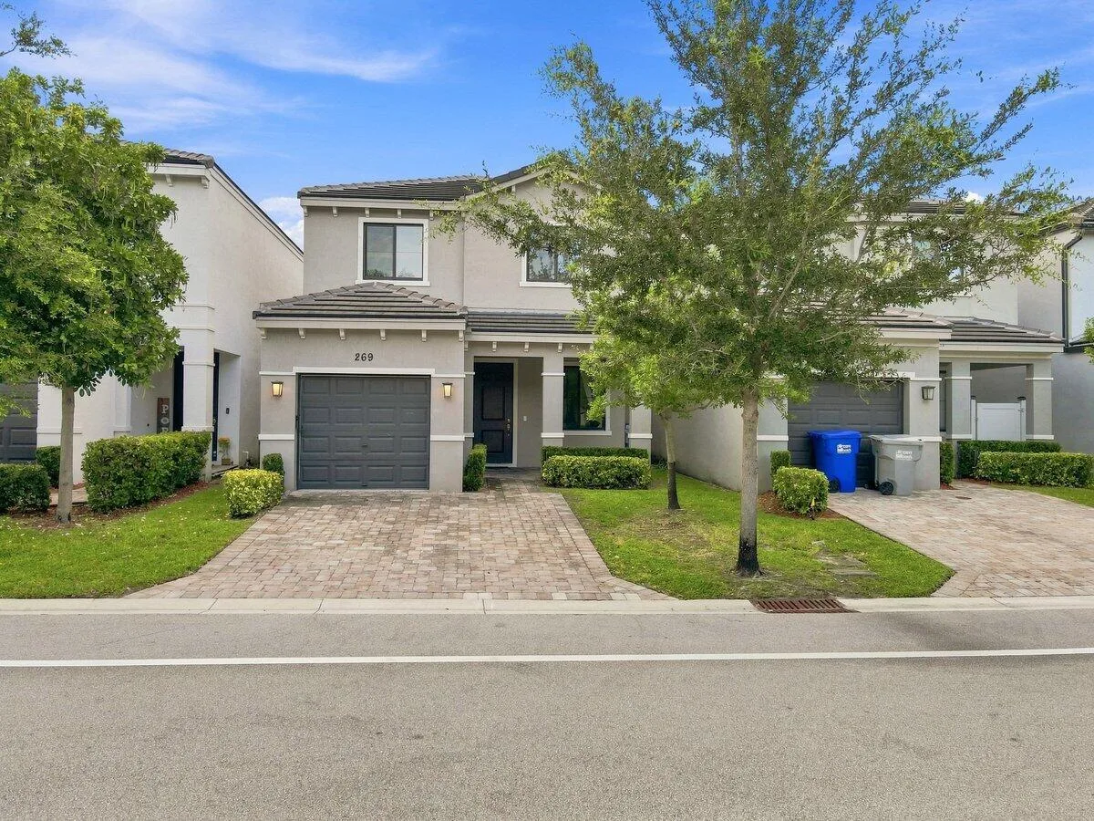 Residences At Palm Aire