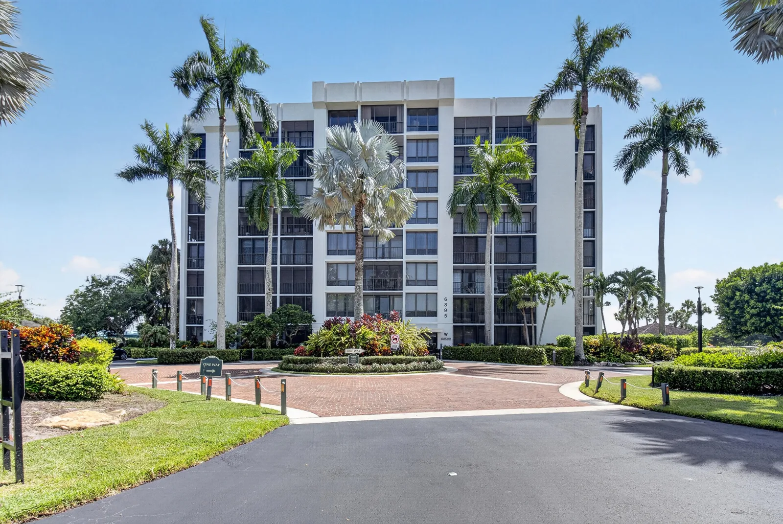 Willow Wood Midrise Condo