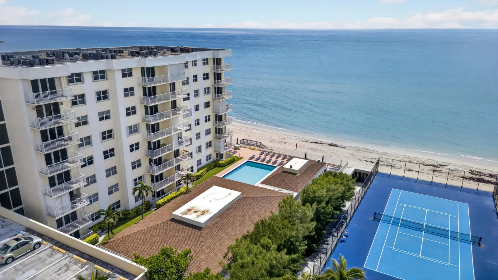 Le Chateau Royal Condo
