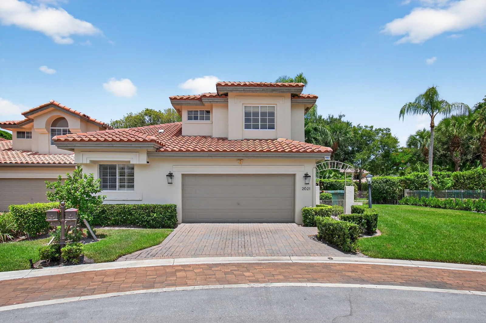 Laurel Pointe