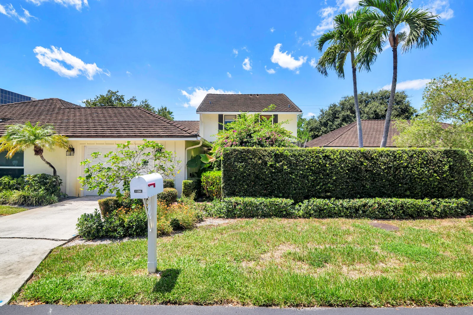 Twelve Oaks Condo