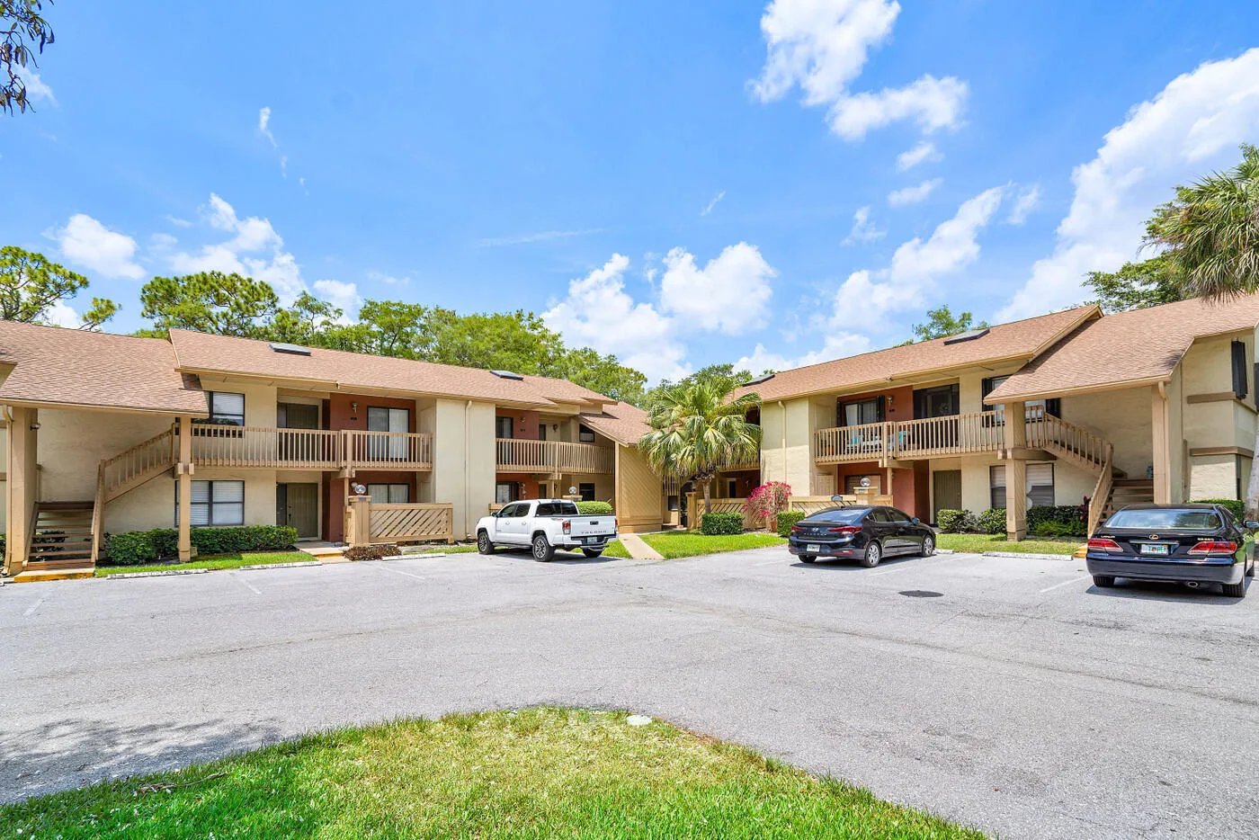 Sheffield Woods At Wellington Condo