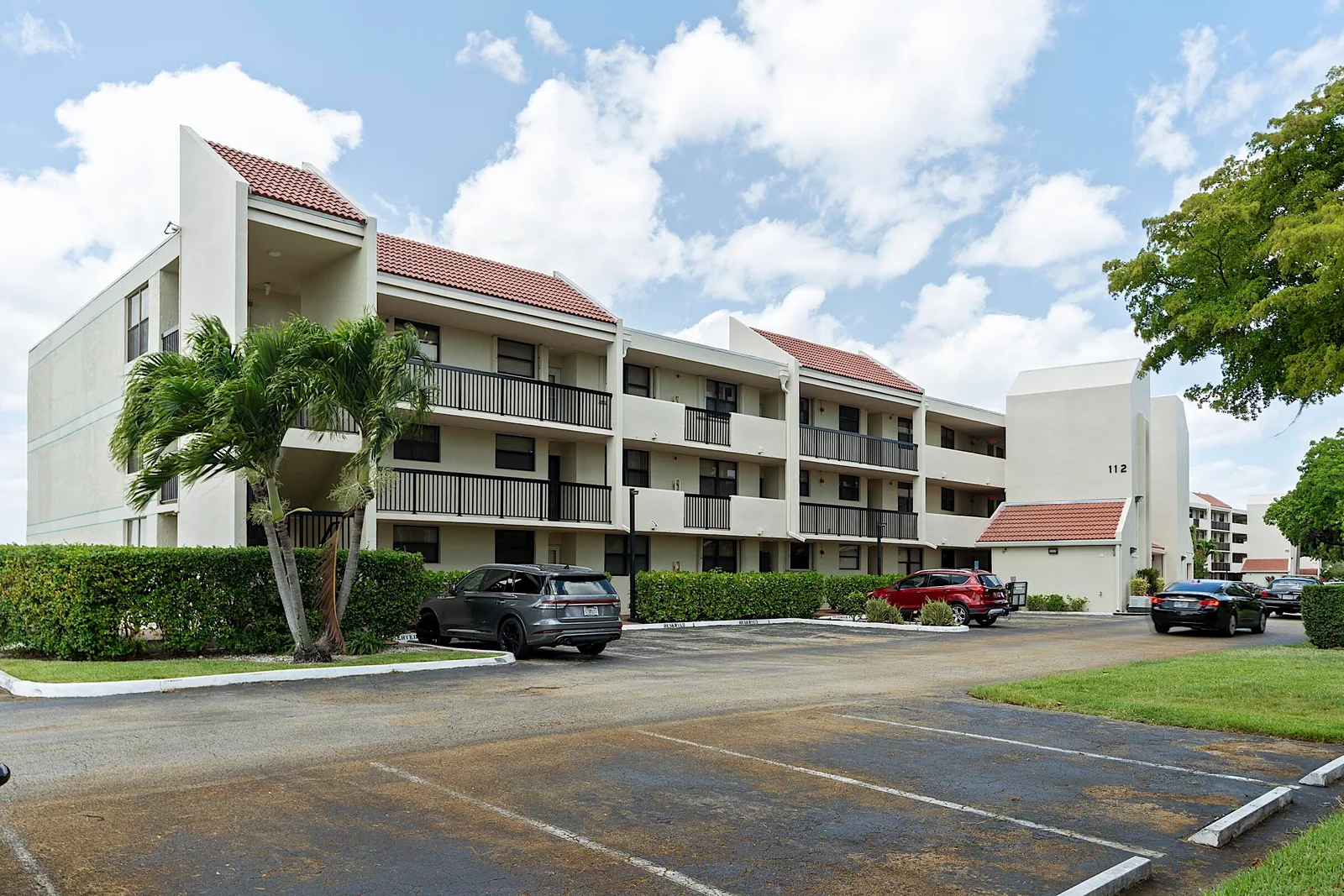 Lake Emerald Condominium No