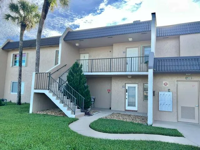 Golden Lakes Village Condo E