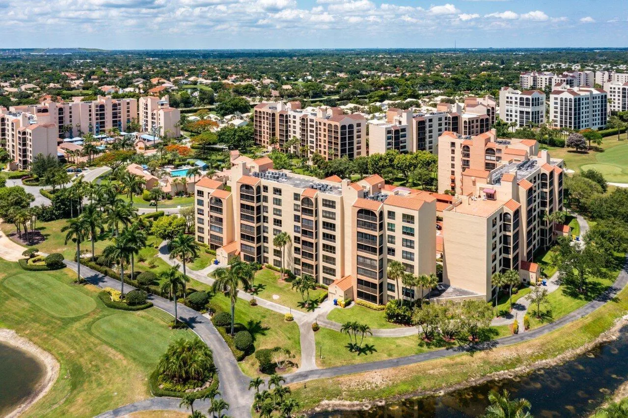 Promenade At Boca Pointe