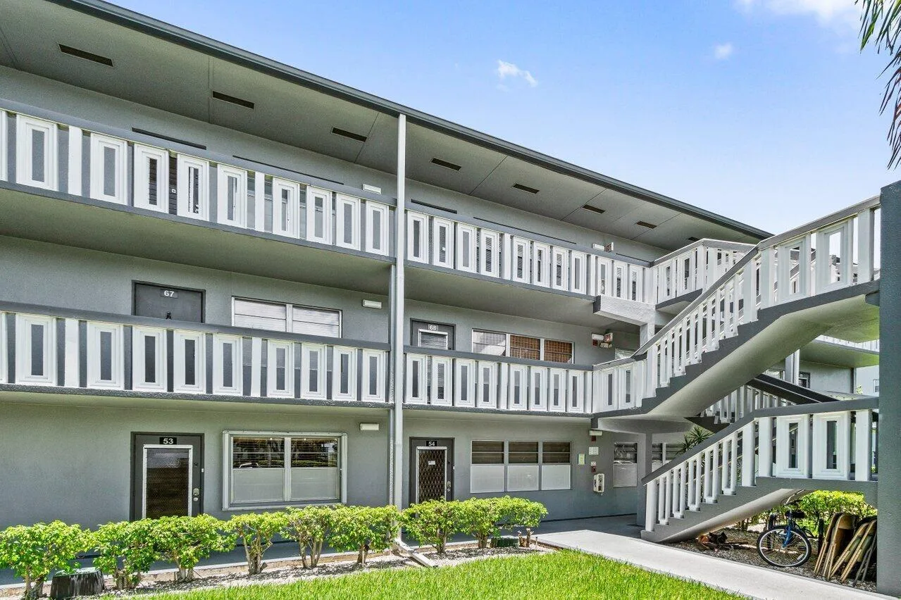 Suffolk At Century Village Condo