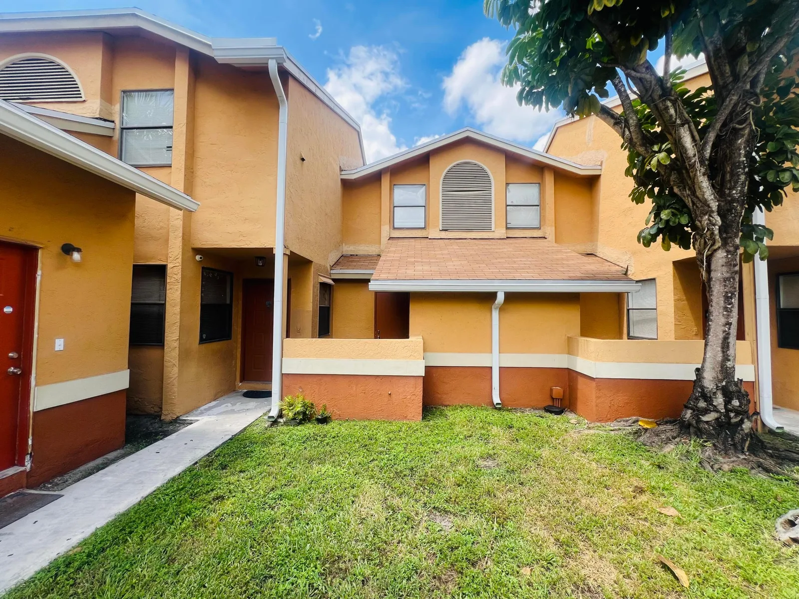 Circle Villas (the) Condo