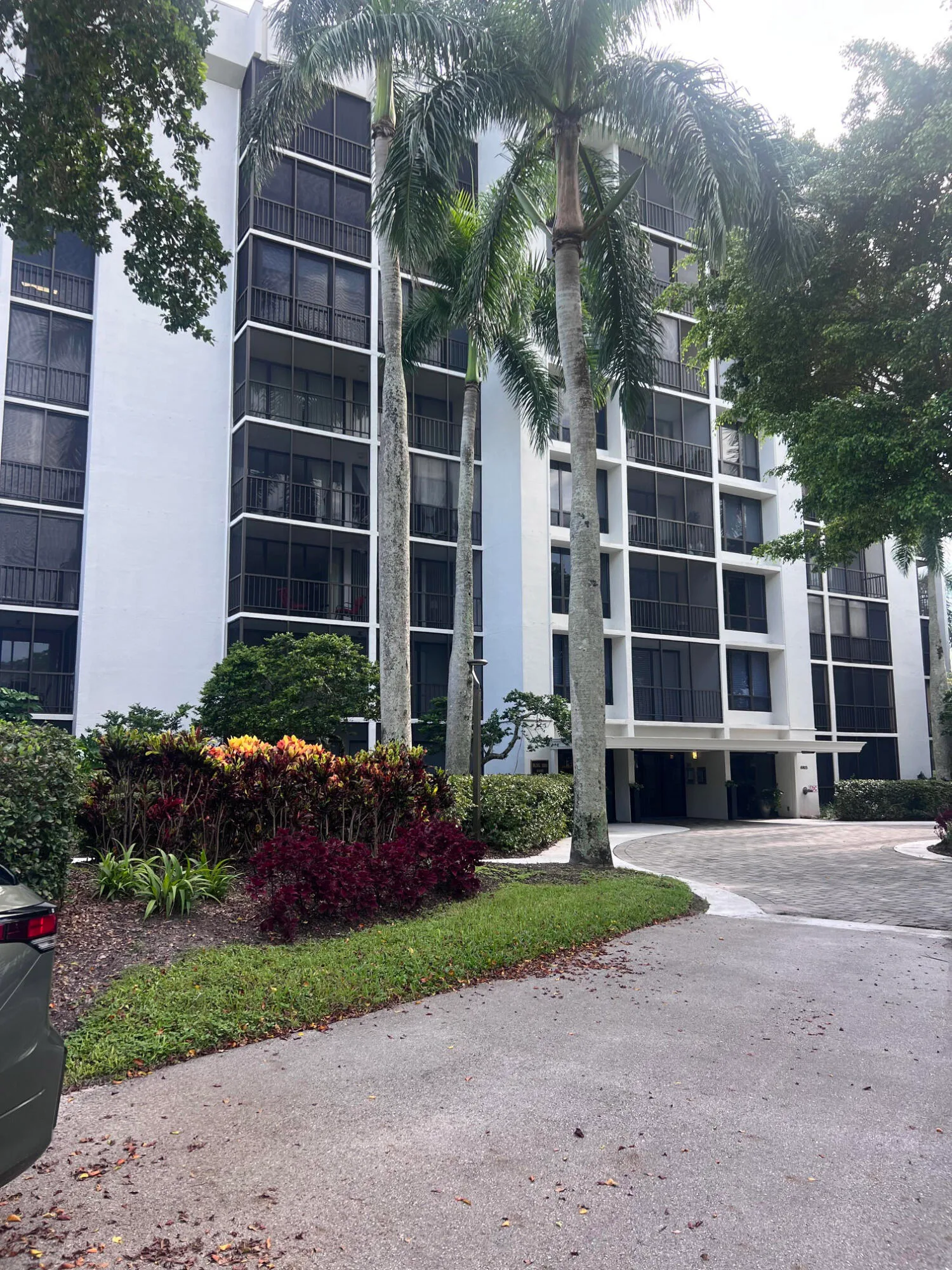 Willow Wood Midrise Condo