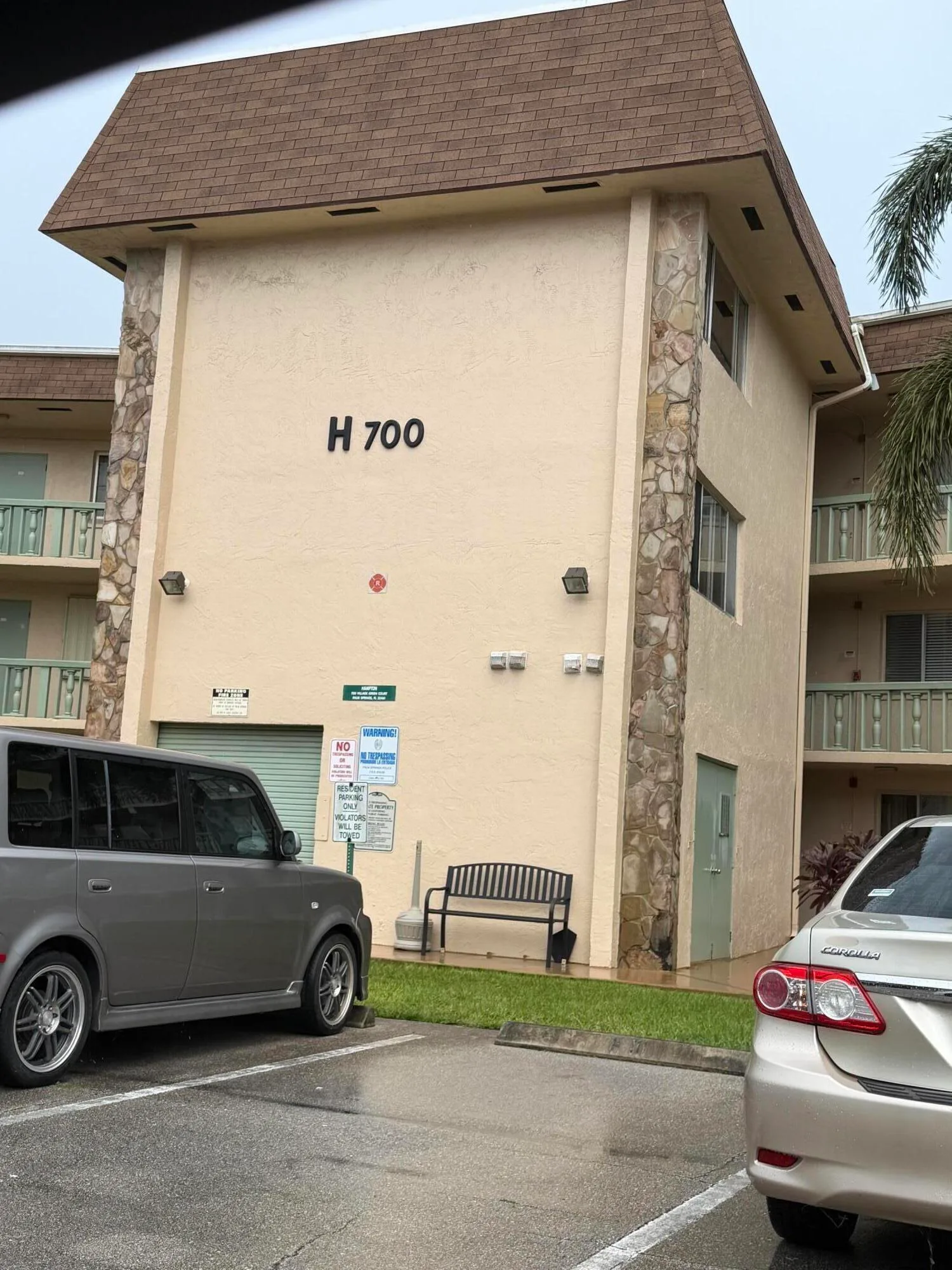 Village Green Hampton Condo
