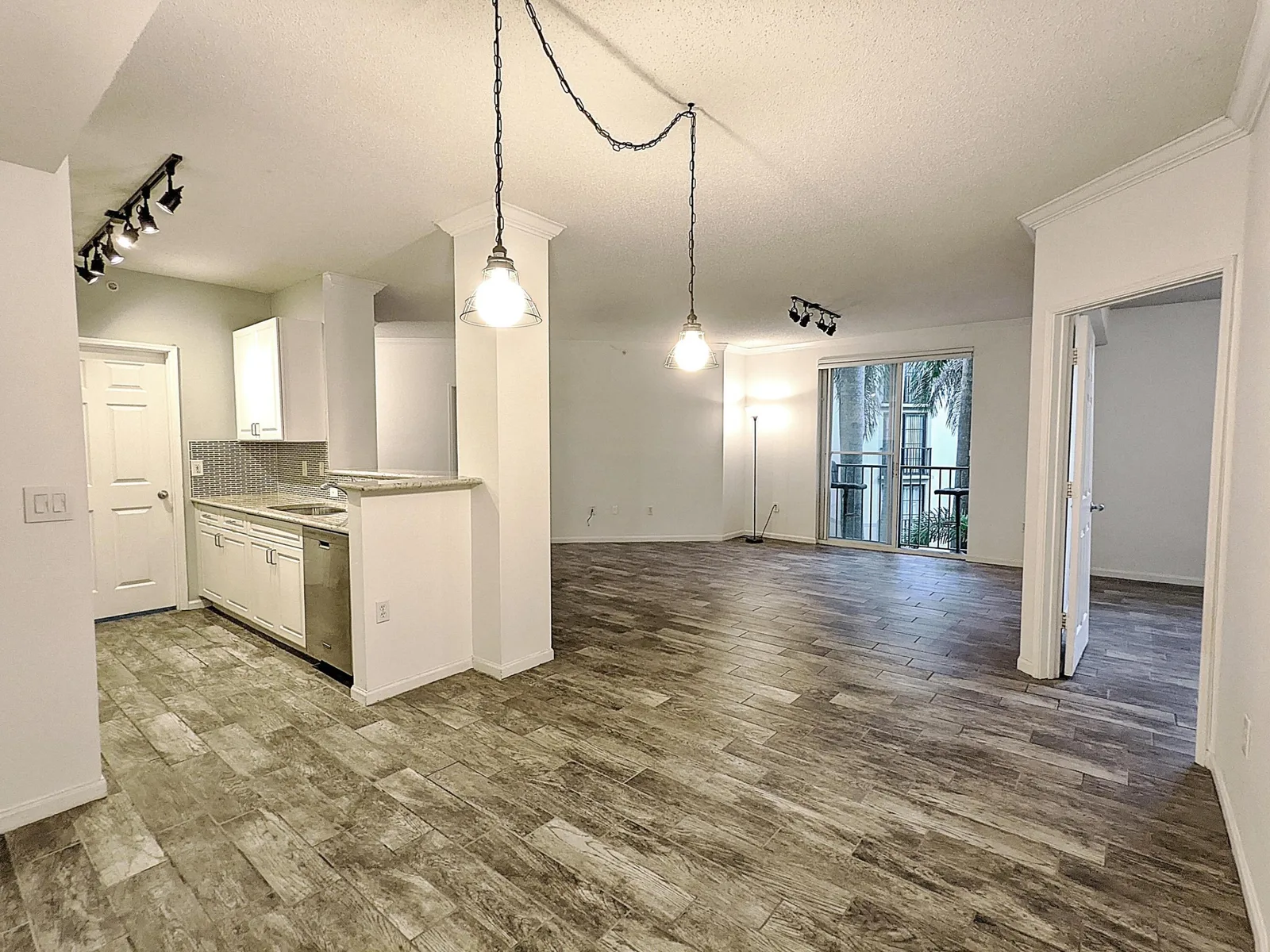 Courtyards In Cityplace Condo