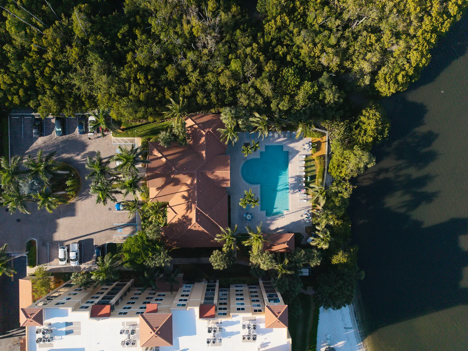Hypoluxos Mariners Cay Condo