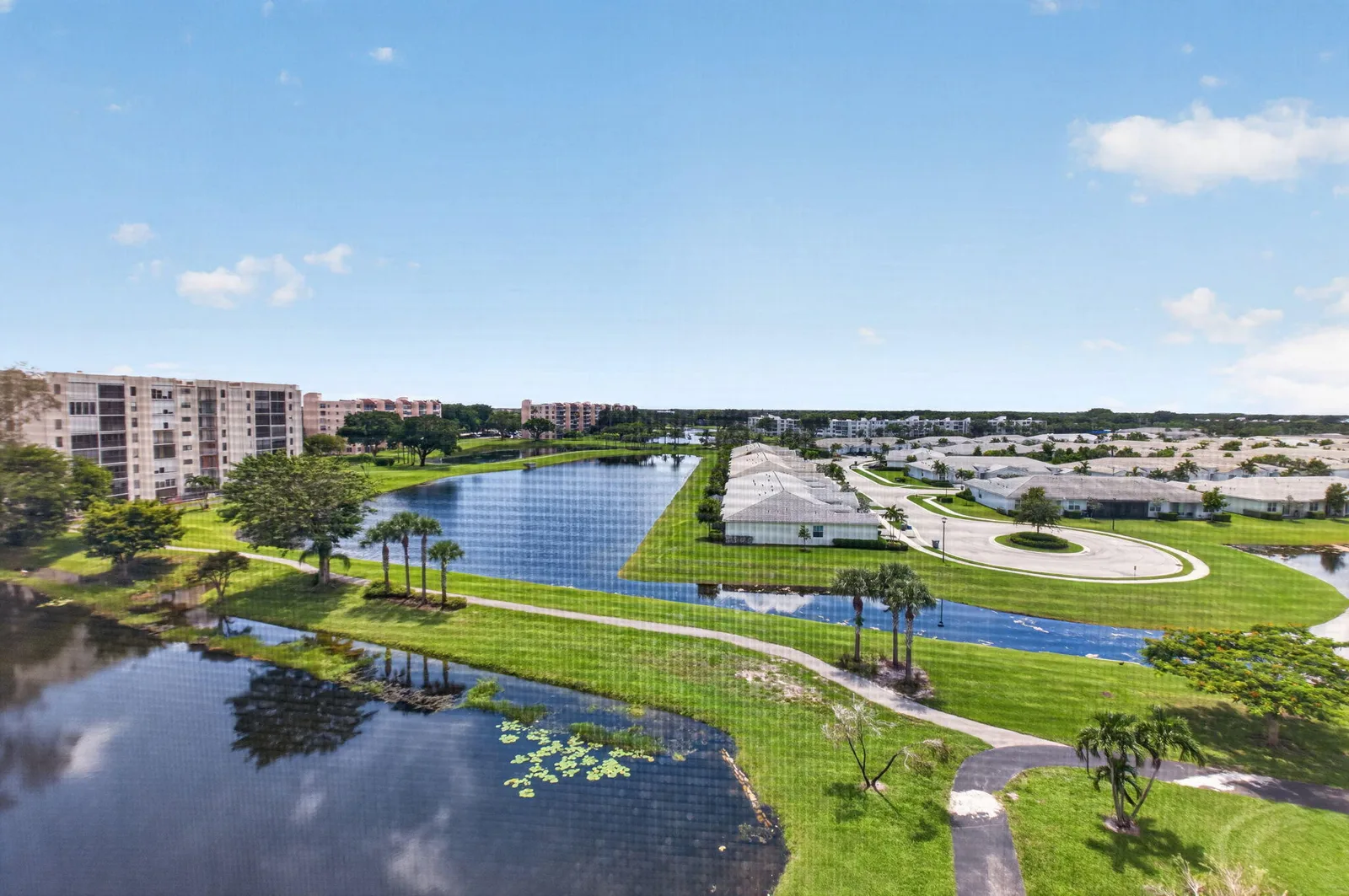 Huntington Lakes Sec Two Condos
